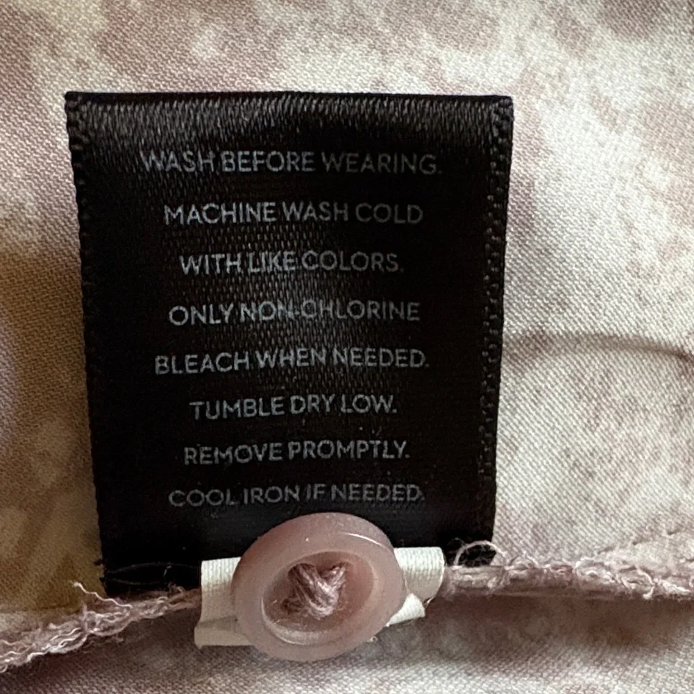 Women’s Simply Vera Wang Medium Lilac Mauve & White Paisley Scroll Design Blouse - Picture 5 of 5